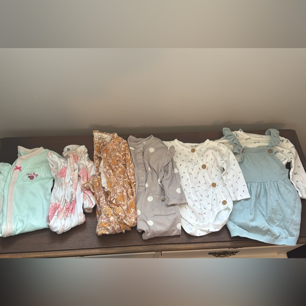 Size 6-9 mo outfit bundle